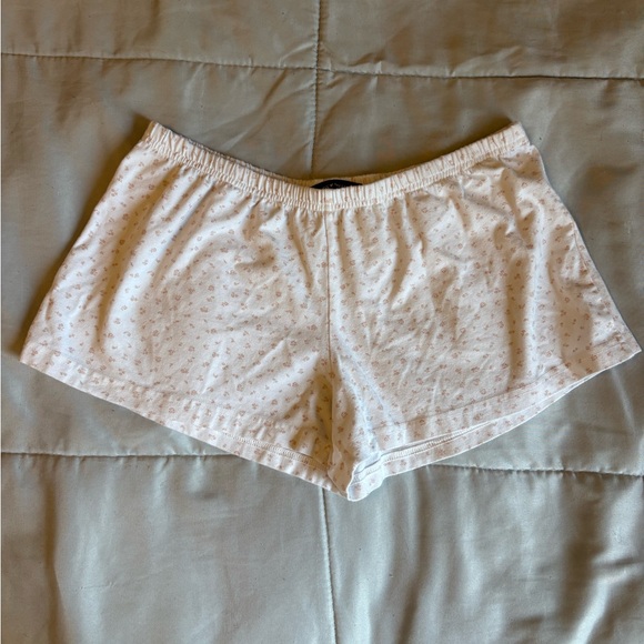 Brandy Melville Rare Floral Shorts - Picture 1 of 4